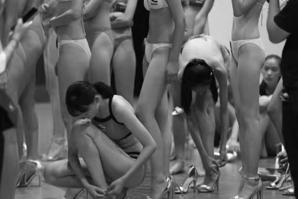 模特台步教学：教你如何走台步