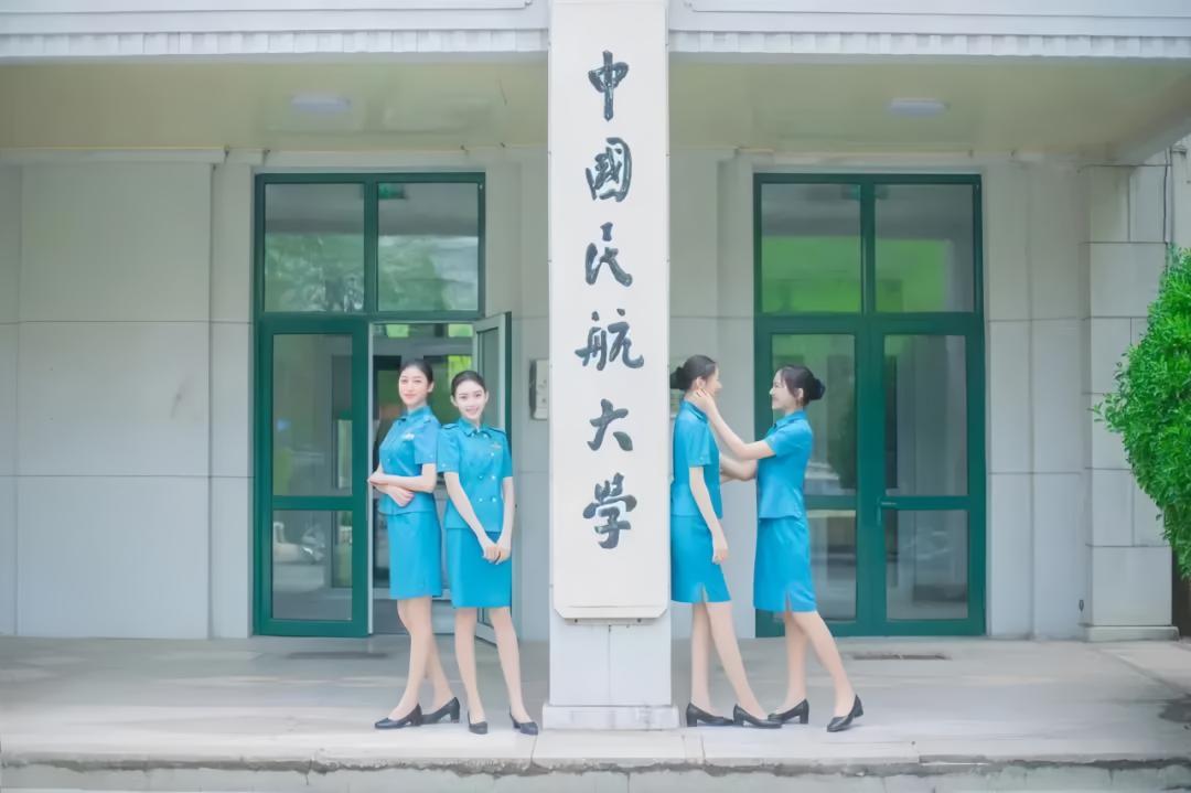 空姐学历逐步升级：中国民航大学等明年停招专科层次空乘